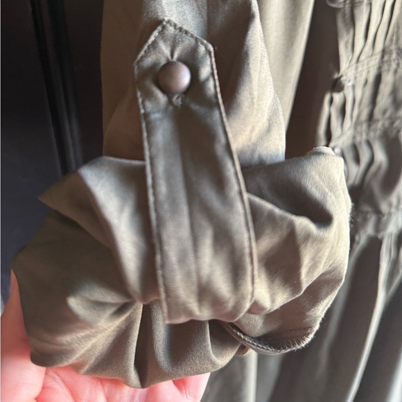 Motherhood Maternity olive green ruffled 3/4 sleeve tunic blouse Size Medium - Picture 5 of 10